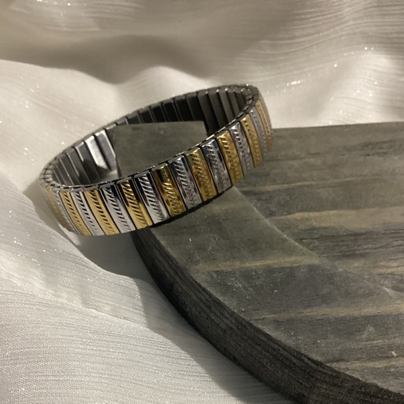 - 🌼Lux 2 Toned Silver & Gold Hypoallergenic Stretch Bracelet Bangle - Picture 14 of 15